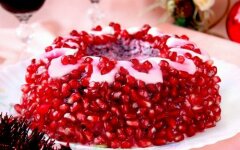 Салат «Гранатовый браслет» с куриной грудкой