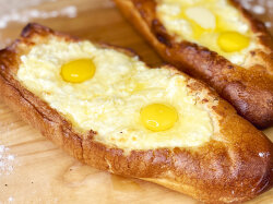 Ленивые хачапури из багета в духовке за 10 минут