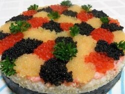 Суши-торт «Три икринки»