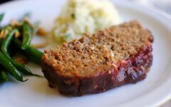 Домашний мясной рулет в томатной корочке