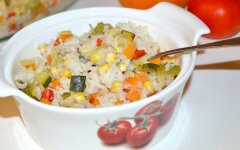 Постный плов с брокколи в горшочках
