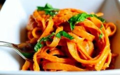 Фетучини в сливочно-томатном соусе с сыром