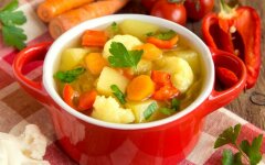 Куриный суп с брокколи и сельдереем в мультиварке