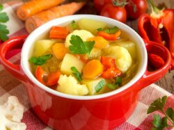 Куриный суп с брокколи и сельдереем в мультиварке