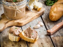 Французский паштет из гусиной печени с коньяком