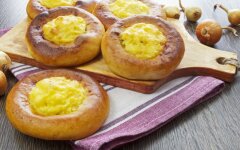 Шаньга с картошкой из дрожжевого теста в духовке