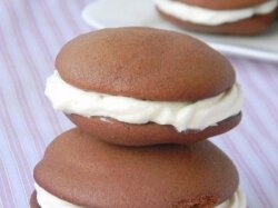 Шоколадное пирожное «Вупи» со сливочным кремом