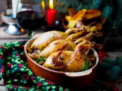 Фаршированные перепела со свиными колбасками