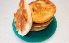 Пышные жареные лепешки на кефире на сковороде