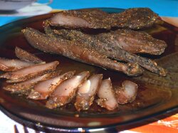 Карпаччо из курицы с рукколой