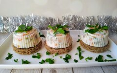 Закуска из сельди на черном хлебе