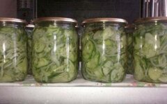 Салат «Нежинский» из огурцов с растительным маслом