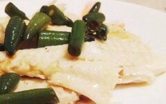 Форель с лимоном и специями, запеченная в фольге