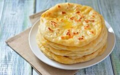 Хычины с соленым сыром и зеленью