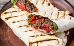 Шаурма со свининой и белокочанной капустой