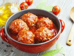 Котлеты со сметанно-томатной подливой