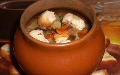 Куриная грудка с картофелем в горшочке