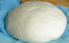 Дрожжевое тесто для пиццы на газированной воде без яиц