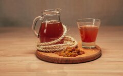 Компот с черносливом и изюмом без сахара