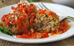 Тефтели из куриного фарша с грибами и сыром