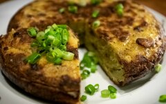 Испанский омлет тортилья с картошкой и луком