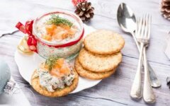 Дип с копченым лососем и сливочным сыром