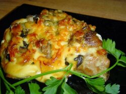 Куриная отбивная под овощами и сыром