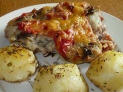 Свинина с овощами под соусом в духовке