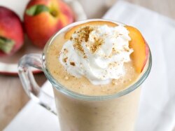 Коктейль «Персиковый кофе» со сливками