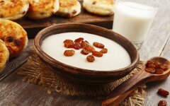 Манная каша с изюмом для детей в мультиварке