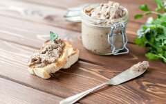 Паштет из свиной печени с чесноком и луком