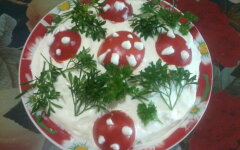 Салат «Лесная поляна» с ветчиной и грибами