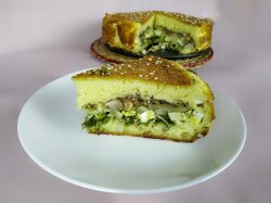 Заливной пирог с рыбными консервами, луком и яйцом