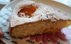 Абрикосовый пирог на молоке и маргарине