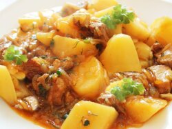 Жаркое из картофеля с куриным филе в мультиварке