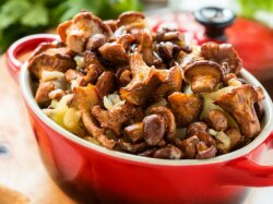 Вешенки с картофелем и зеленью в мультиварке