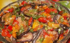 Маринованные баклажаны с овощами на закуску