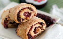 Булочки к чаю с малиновым вареньем