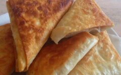 Быстрые пирожки из лаваша с сыром, ветчиной и зеленью