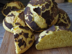 Булочки-жирафы на молоке