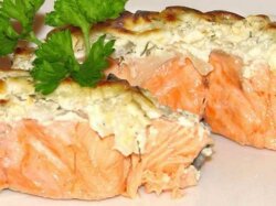 Филе лосося под сырной корочкой