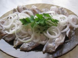 Маринованный хек по-домашнему