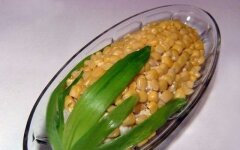 Салат «Кукуруза» с черносливом и сыром