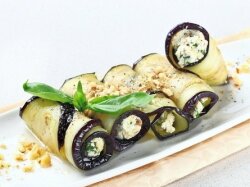 Закусочные рулетики из баклажана и феты