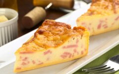 Пирог из хлеба с сыром и ветчиной