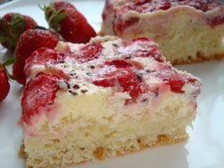 Пирог с клубникой в сметанной заливке