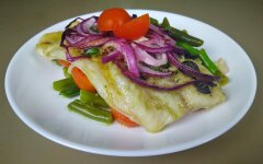 Рыба с маслинами, помидорами и стручковой фасолью по-провански