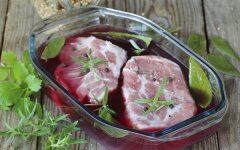 Винный маринад для говядины с розмарином