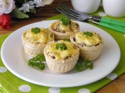 Жульен с курицей и грибами под майонезом