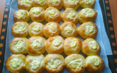 Ватрушки с творогом из дрожжевого теста на молоке